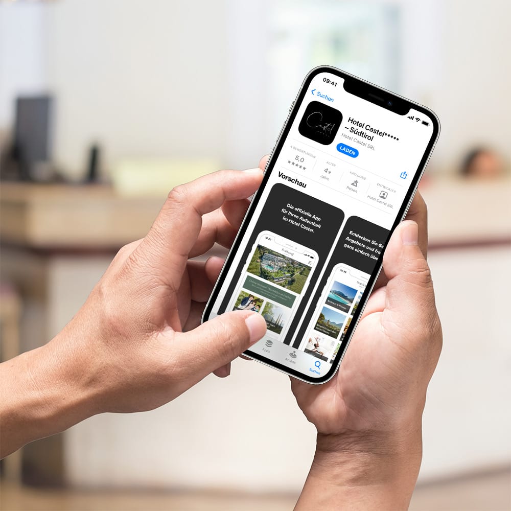 Smartphone mostra l’App dell’hotel dell’Hotel Castel nell’App Store